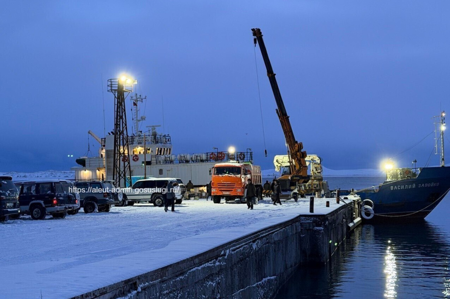 Судно «Василий Завойко» обеспечило камчатское село жизненно важными грузами. Фото: администрация Алеутского муниципального округа. Фотография 3